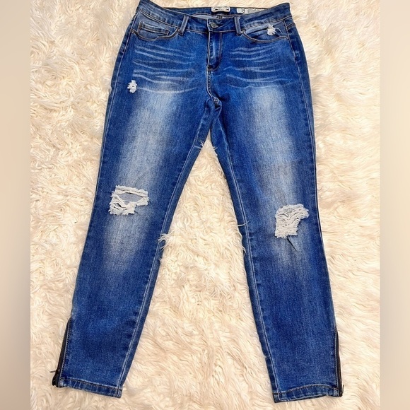 Indigo Rein Women’s Distressed Stretch Anklet Jeans. Size 13 - Picture 1 of 5